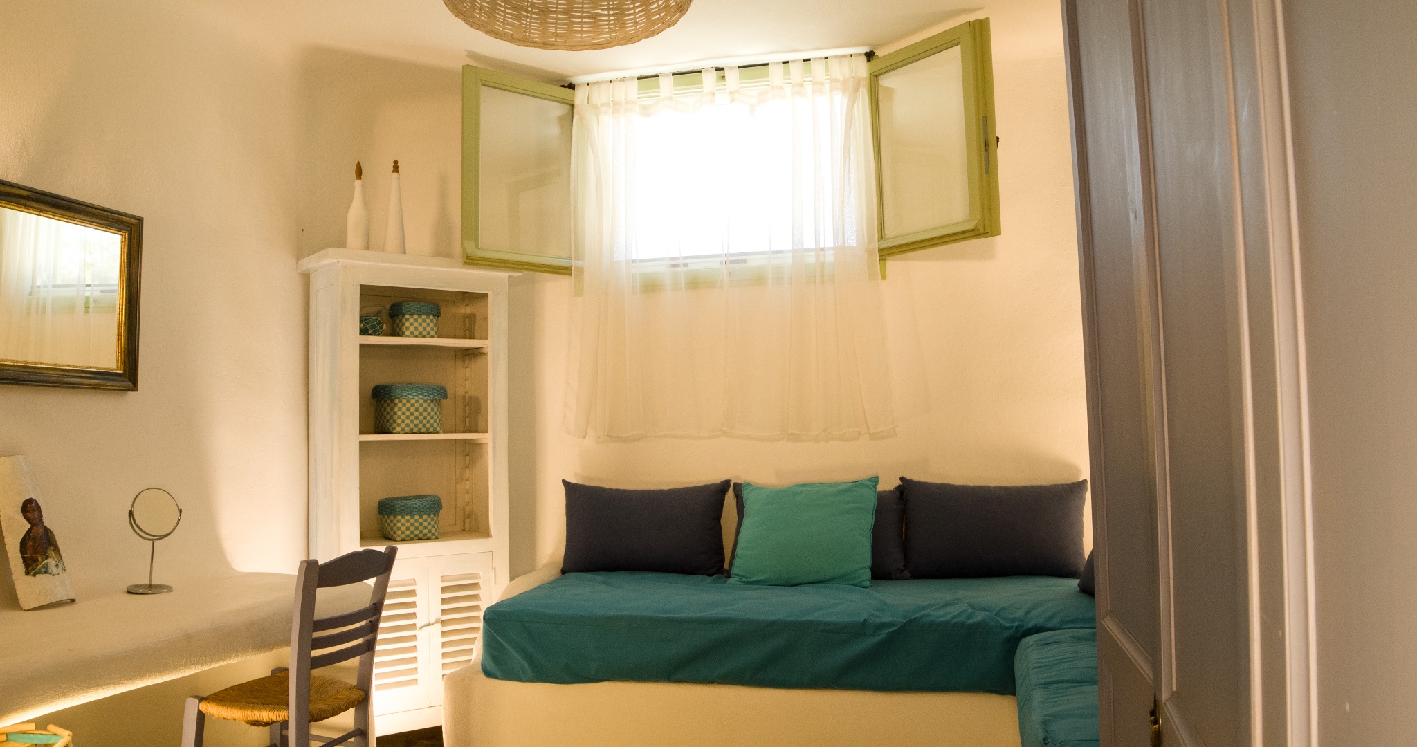 Lithos Private Estate blue guest room