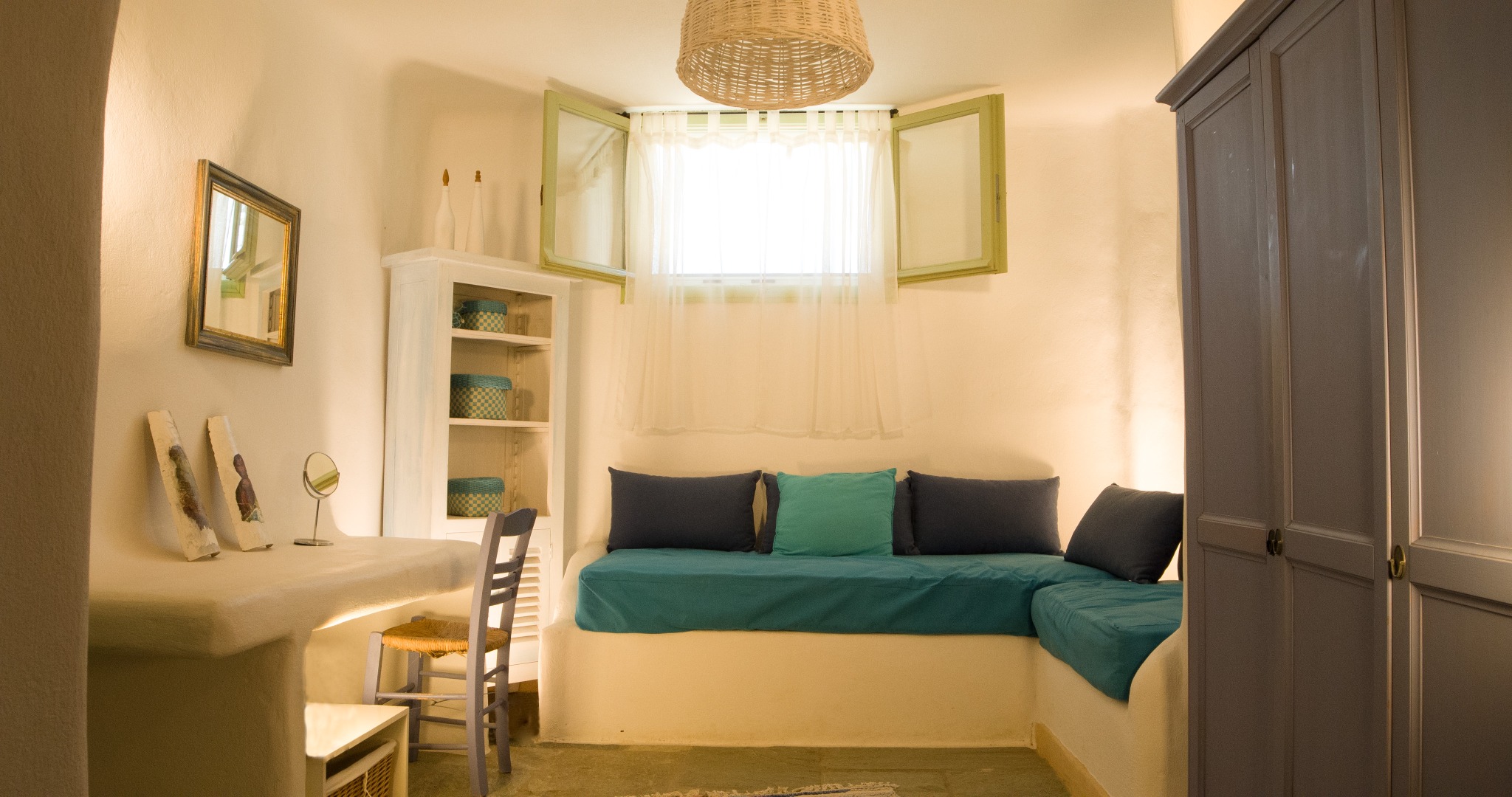 Lithos Private Estate blue guest room ii