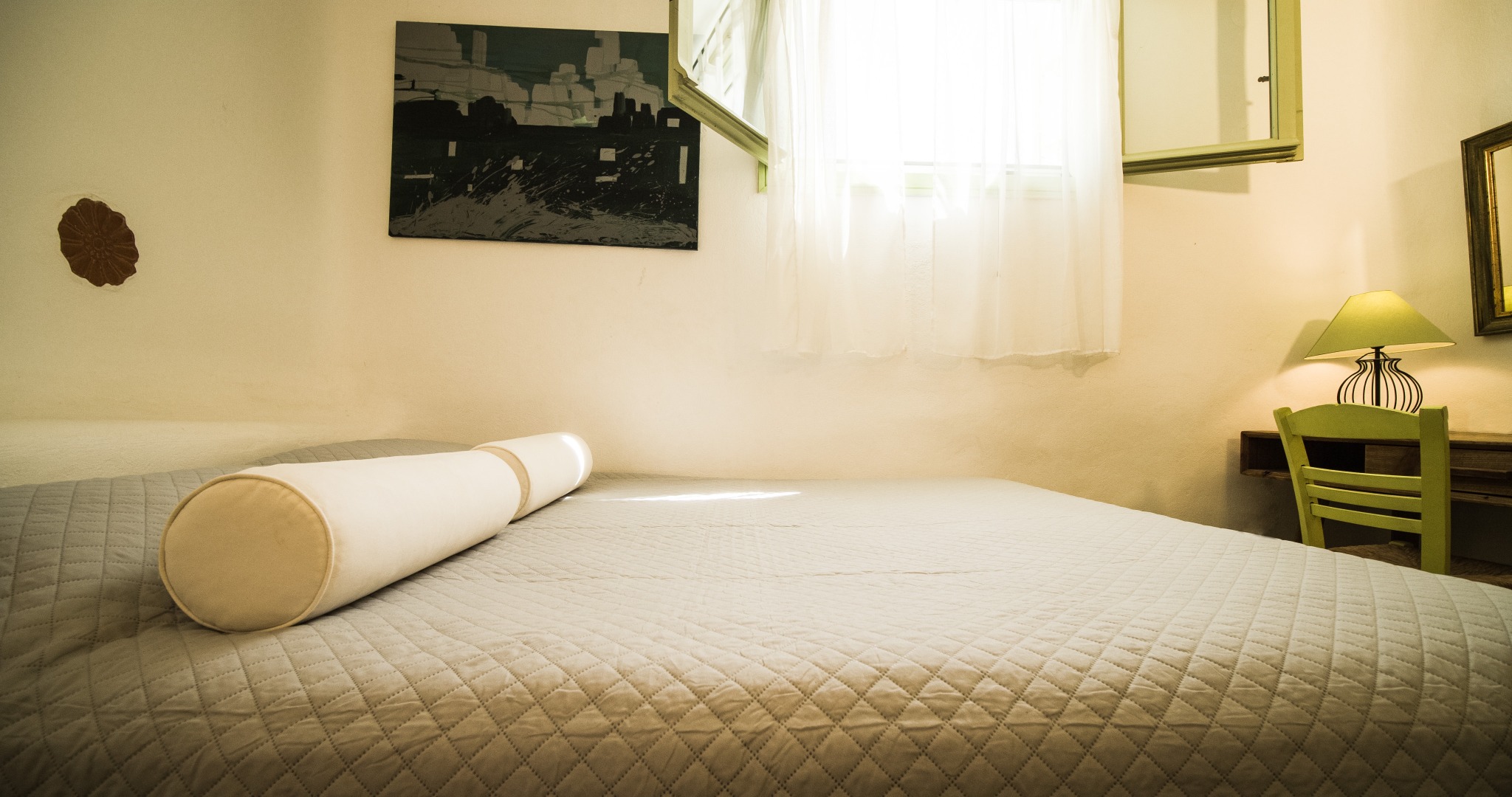 Lithos Private Estate grey bed detail