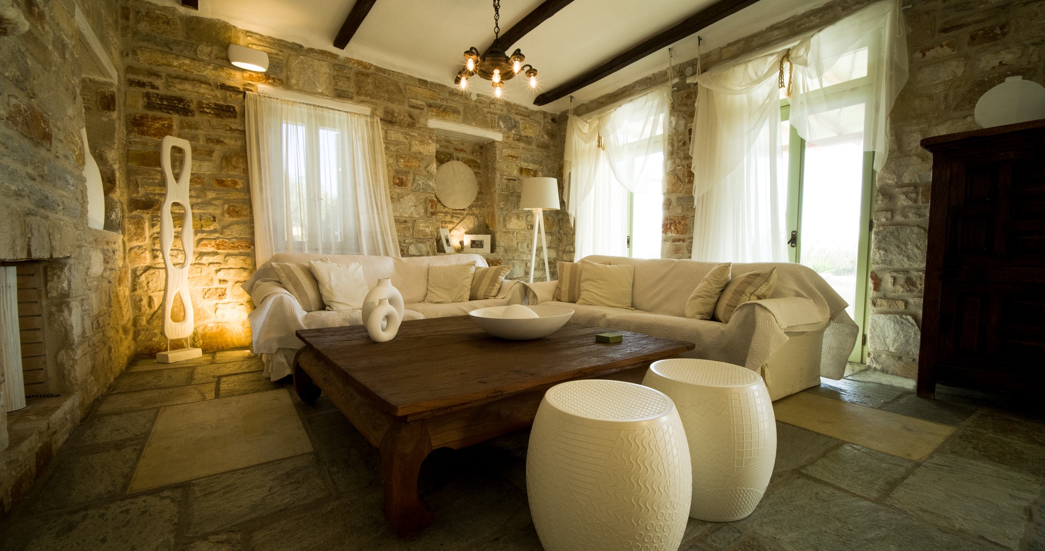 Lithos Private Estate lounge seating area