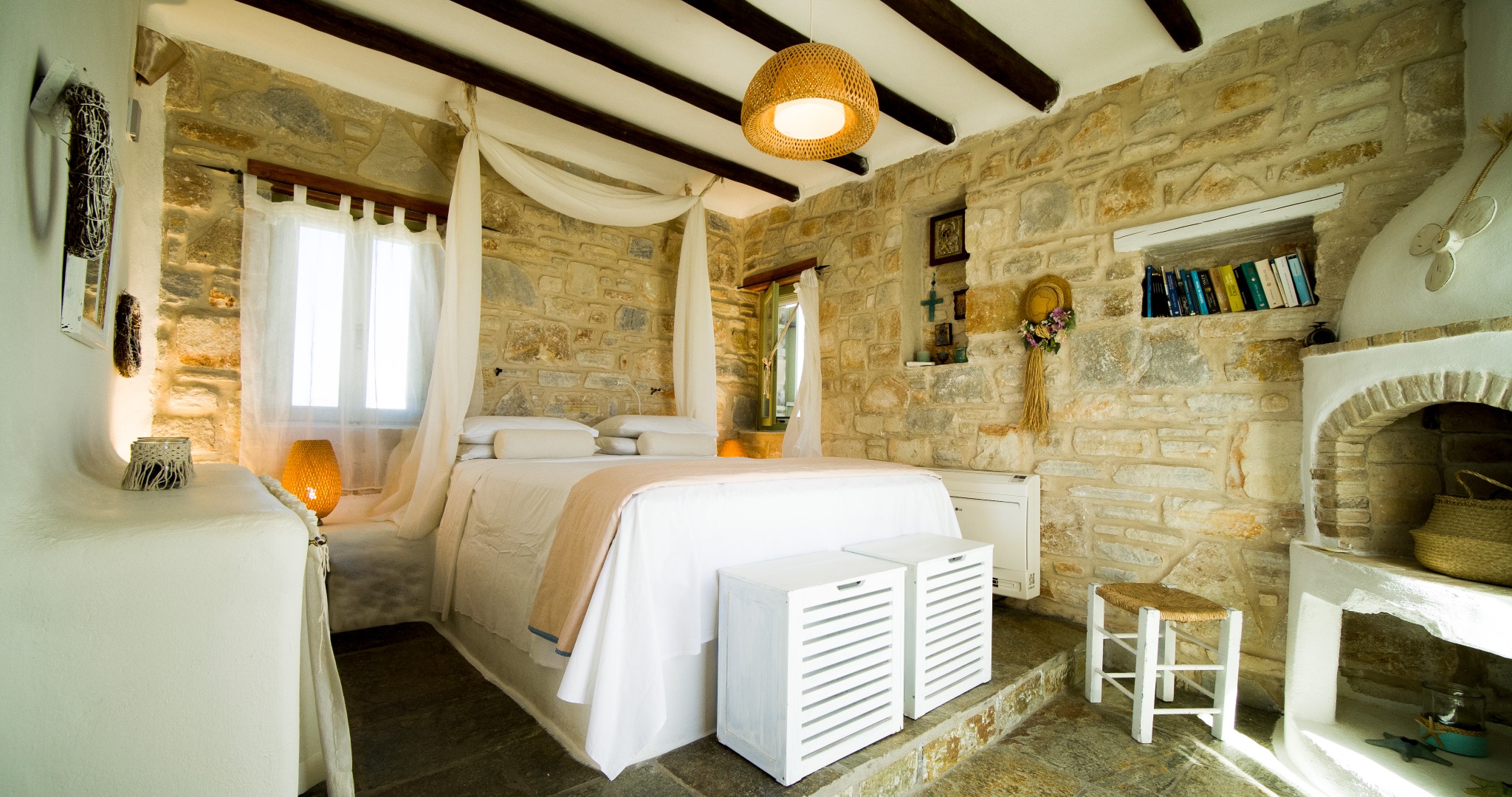 Lithos Private Estate master bedroom bed detail