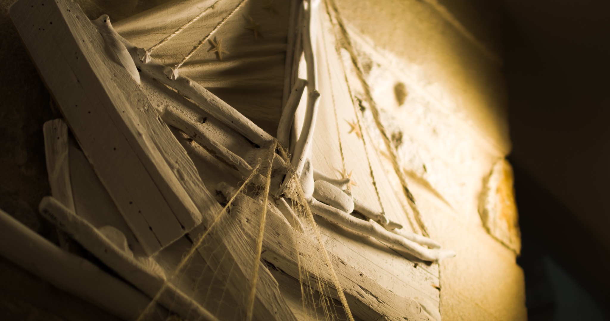 Lithos Private Estate decorative boat detail